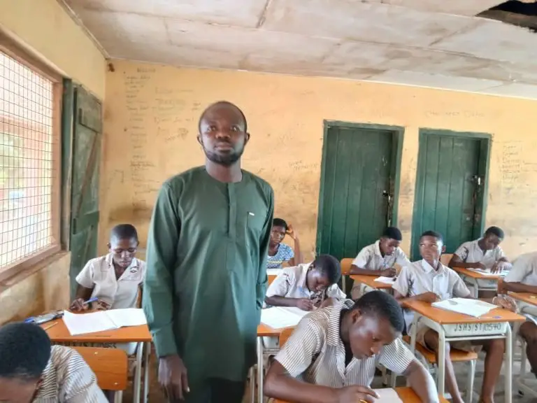DCE HON. ALEXANDER QUIST  VISIT TO JUABOSO SHS